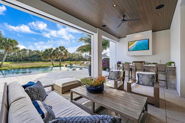 Exterior, Pool, Recessed Lighting