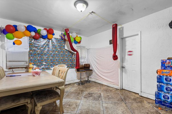 Dining room, Interior