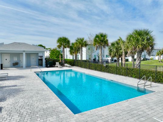 Exterior, Pool