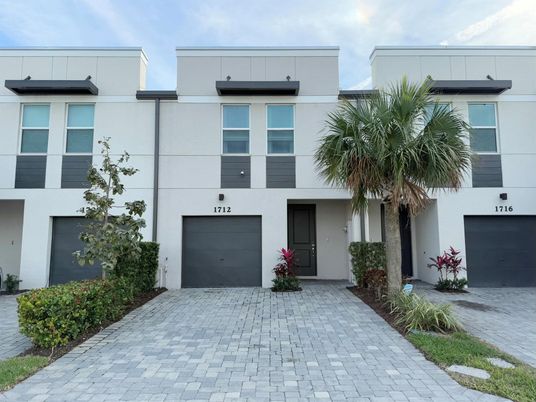 Attached, Exterior, Facade, Modern