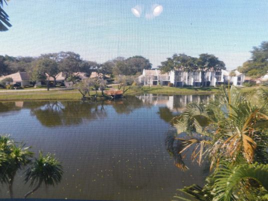 Exterior, Lake