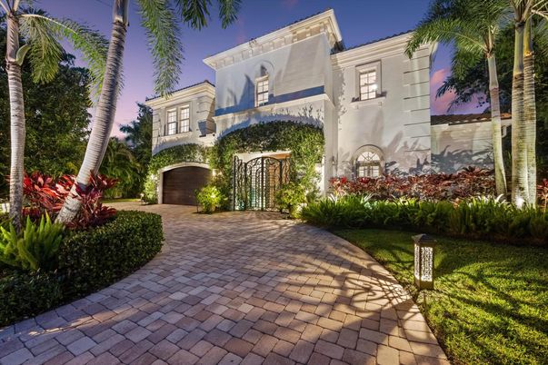 Attached, Exterior, Facade, Mediterranean