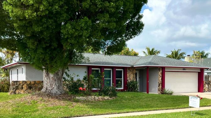 Attached, Exterior, Facade, Ranch