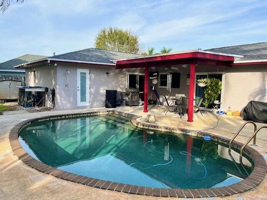 Exterior, Pool