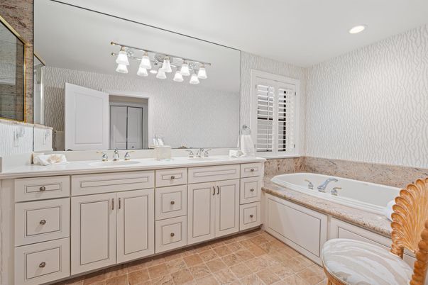 Bathroom, Dual Sink Vanities, Interior, Recessed Lighting