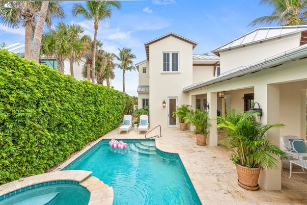 Exterior, Pool