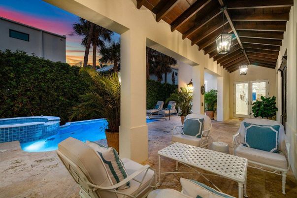 Exterior, Pool