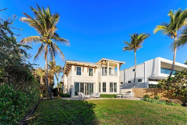 Backyard, Exterior, Facade, Modern