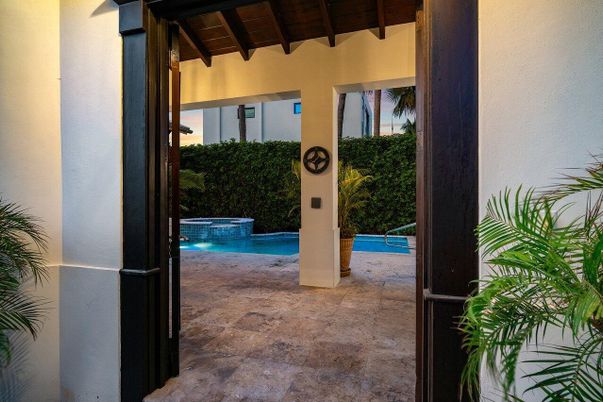 Exterior, Pool