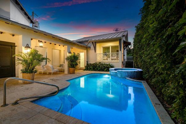Exterior, Pool