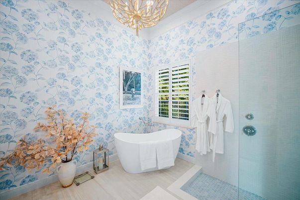 Bathroom, Chandelier, Free Standing Baths, Interior