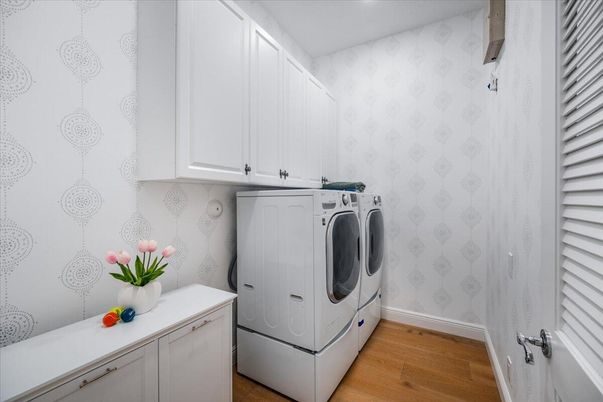 Interior, Washer, Wood Texture Flooring