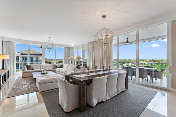 Chandelier, Dining room, Interior, Living room, Pendant Lights