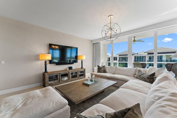 Chandelier, Interior, Living room