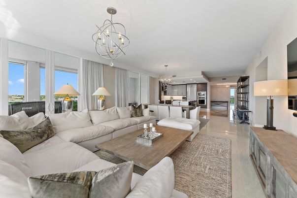 Chandelier, Interior, Kitchen, Living room, Recessed Lighting, Stainless Steel Appliances