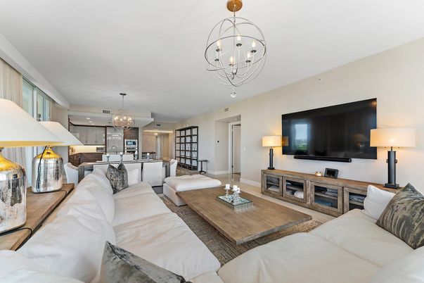 Chandelier, Interior, Kitchen, Living room