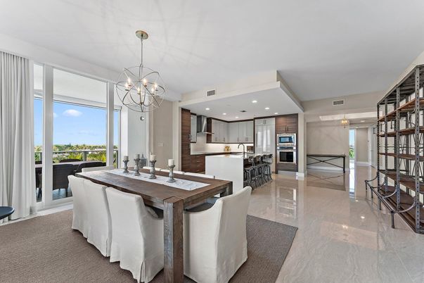 Dining room, Interior, Kitchen, Pendant Lights, Recessed Lighting, Stainless Steel Appliances