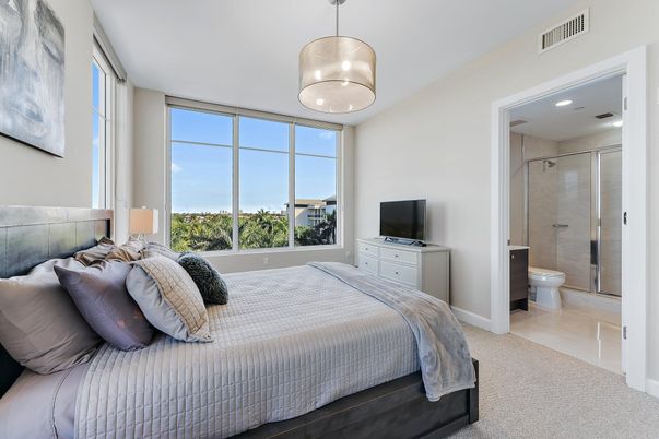 Bathroom, Bedroom, Glass Shower, Interior, Recessed Lighting