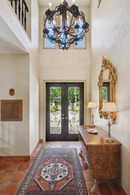 Chandelier, Interior