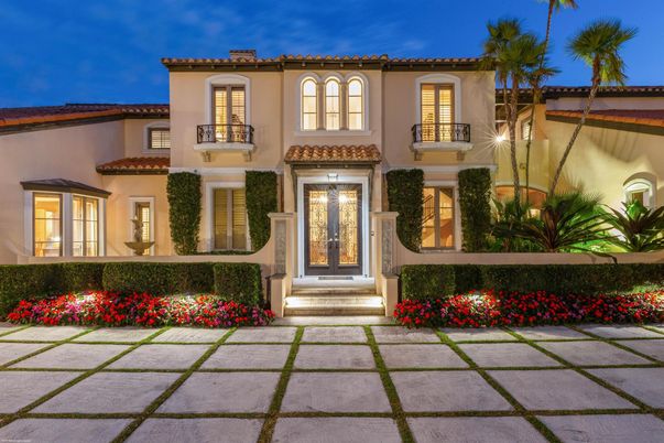 Exterior, Facade, Mediterranean