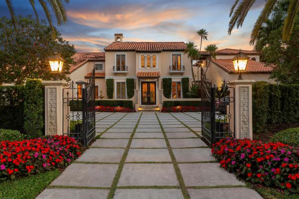Exterior, Facade, Mediterranean