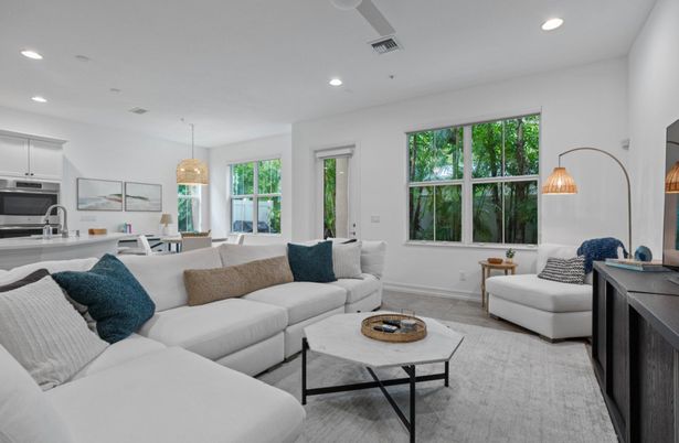 Chandelier, Dining room, Interior, Kitchen, Living room, Pendant Lights, Recessed Lighting
