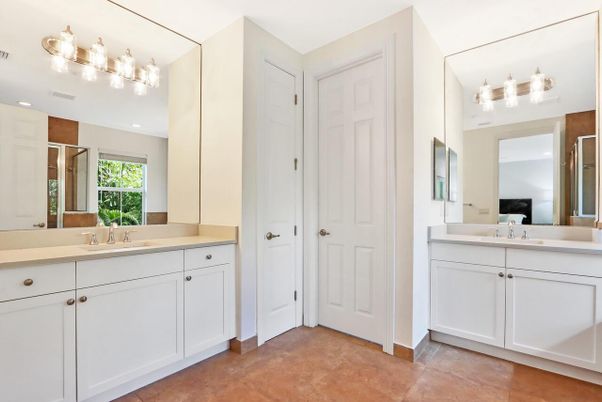 Bathroom, Dual Sink Vanities, Interior, Recessed Lighting