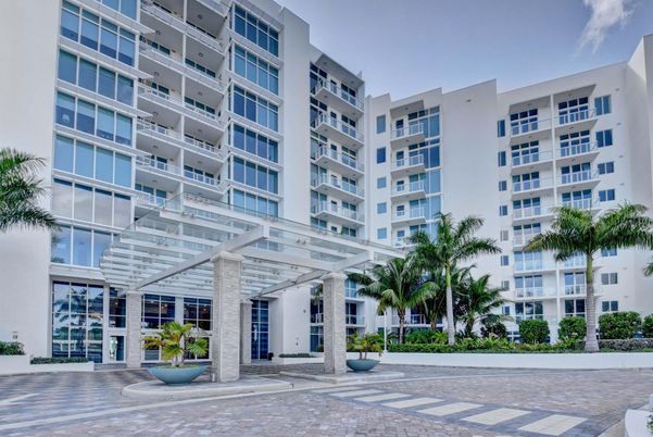 Exterior, Facade, Condo Building