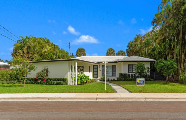 Exterior, Facade, Ranch