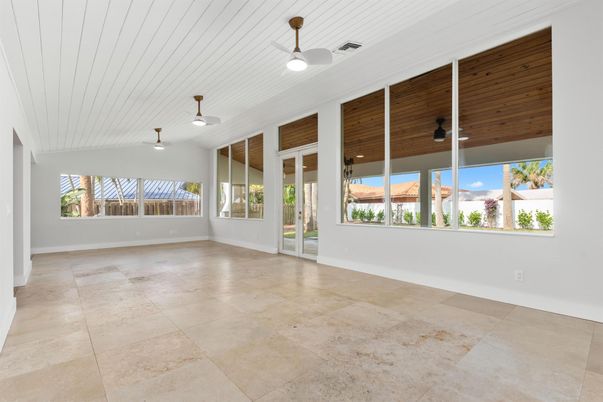Empty room, Interior, Wooden Ceilings