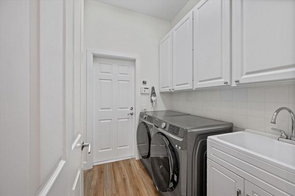 Interior, Washer, Wood Texture Flooring