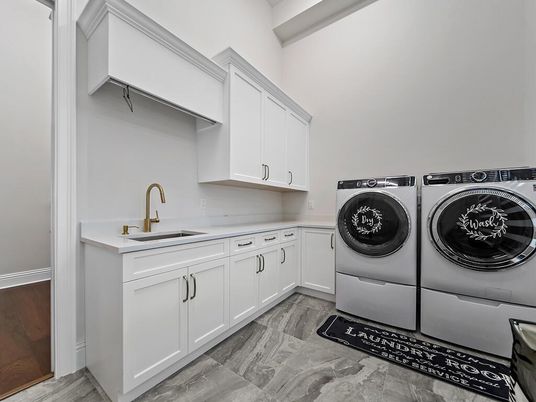 Interior, Washer, Wood Texture Flooring
