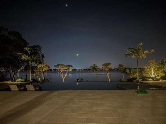 Exterior, Lake