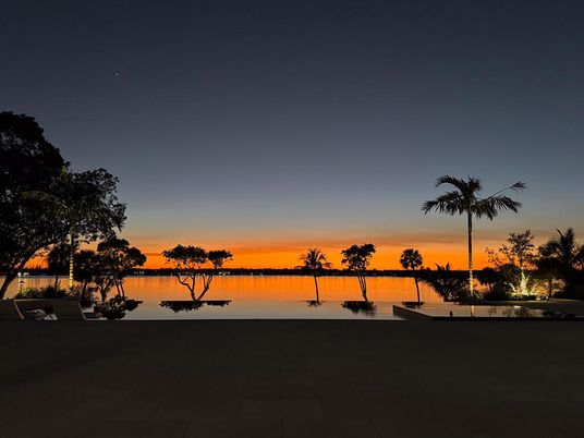 Exterior, Lake