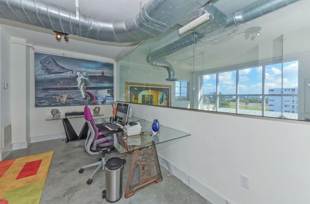 Home Office, Interior