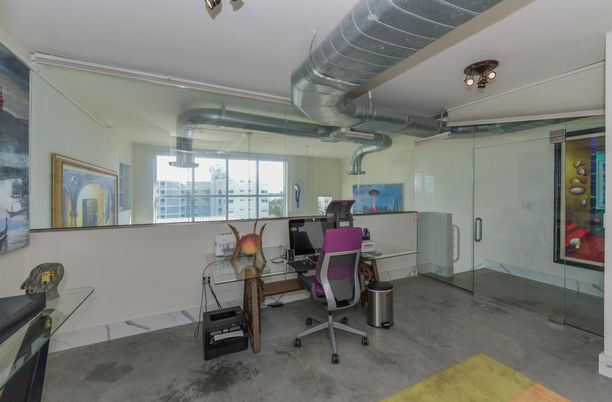 Home Office, Interior