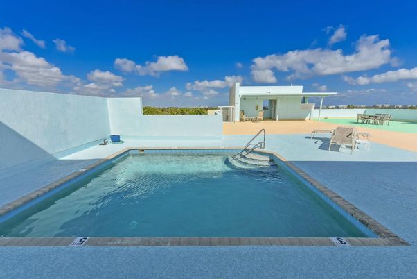 Exterior, Pool, Water