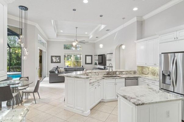 Dining room, Interior, Kitchen, Living room, Pendant Lights, Recessed Lighting, Stainless Steel Appliances