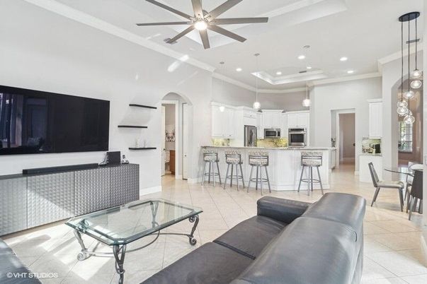 Dining room, Interior, Kitchen, Living room, Pendant Lights, Recessed Lighting, Stainless Steel Appliances
