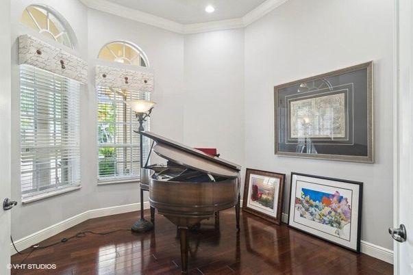 Interior, Piano, Recessed Lighting, Wood Texture Flooring