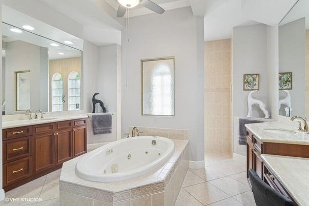 Bathroom, Dual Sink Vanities, Interior, Recessed Lighting