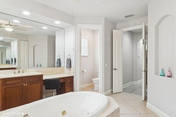 Bathroom, Dual Sink Vanities, Interior, Recessed Lighting
