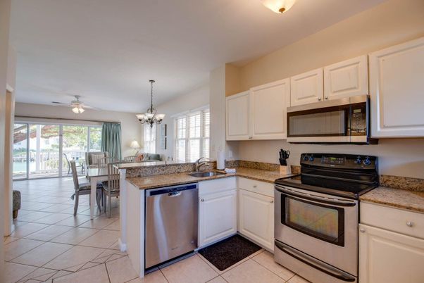 Chandelier, Dining room, Interior, Kitchen