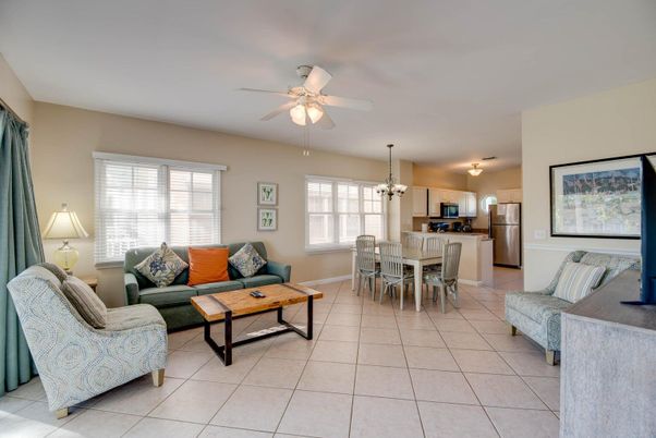 Chandelier, Dining room, Interior, Kitchen, Living room