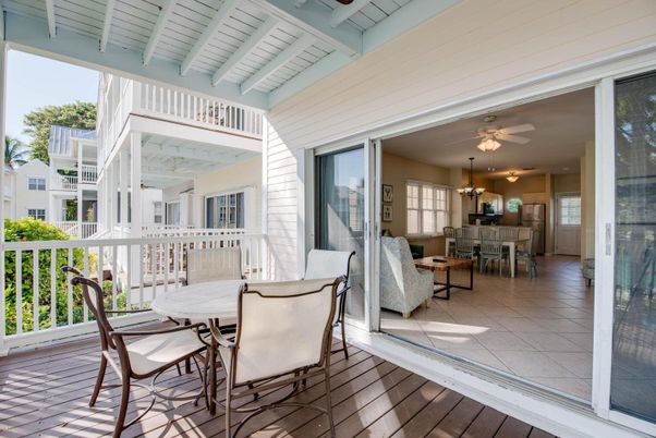 Dining room, Exterior