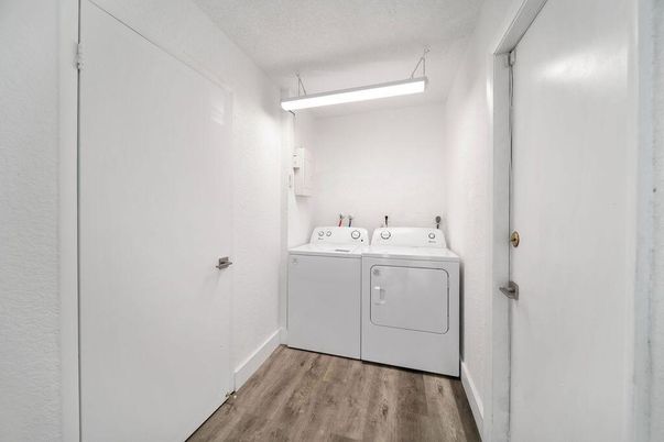 Interior, Utility Closets, Washer, Wood Texture Flooring