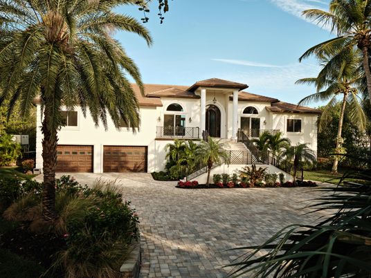 Attached, Exterior, Facade, Spanish Mediterranean