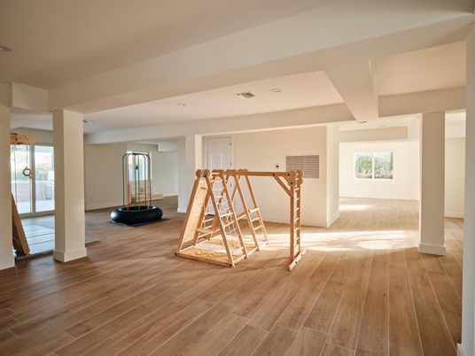 Interior, Recessed Lighting, Wood Texture Flooring