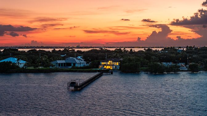 Exterior, Lake