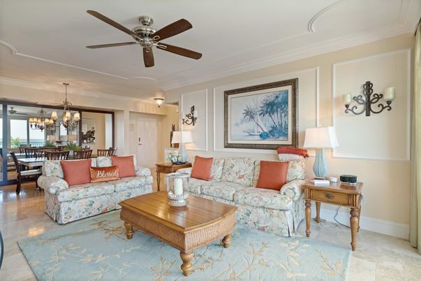 Chandelier, Dining room, Interior, Living room